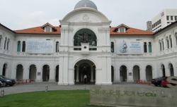 jewellery-exibition-%e2%80%93-%e2%80%9call-that-glitter-brings-hope%e2%80%9dat-the-singapore-art-museum