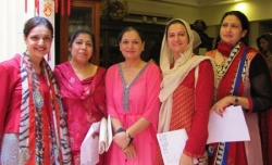 resized-544321_10151550798881756_518773416_n